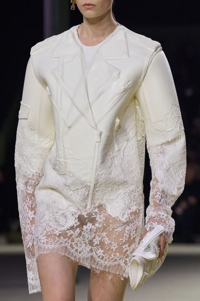 Look 11